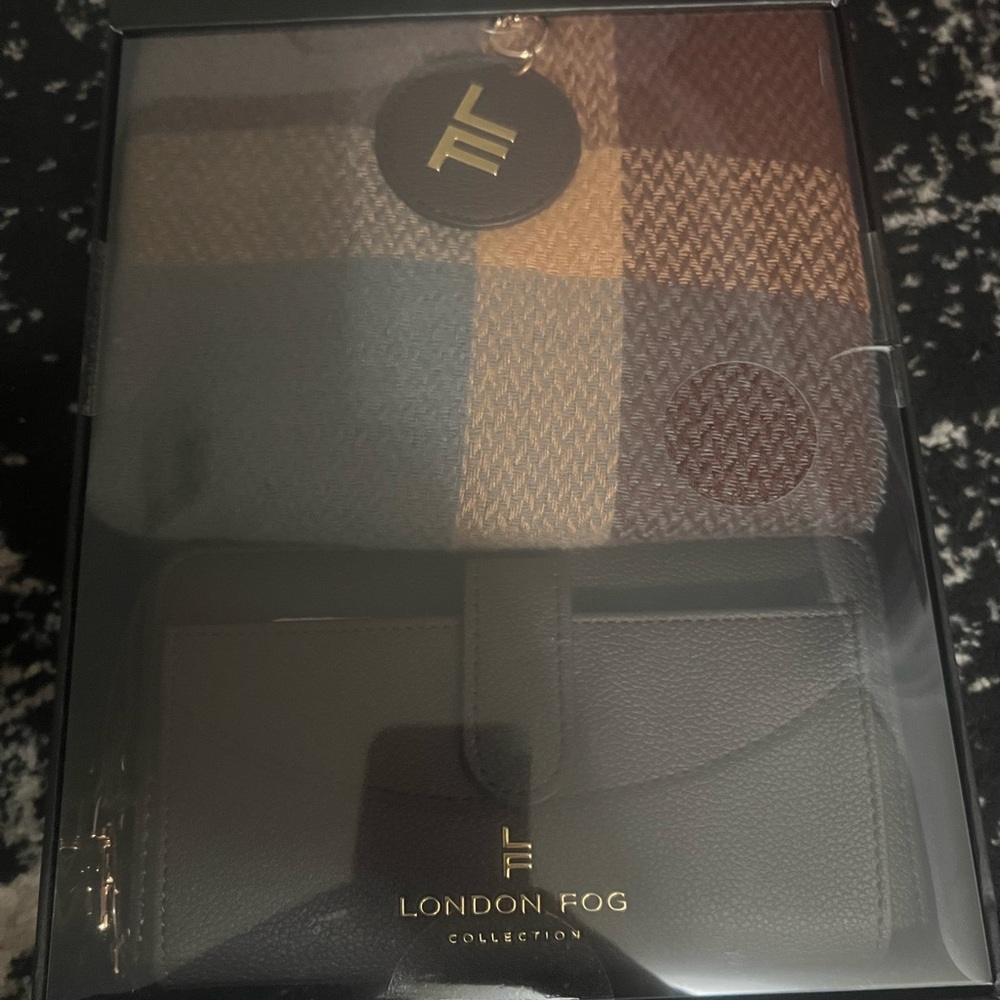 London Fog Elegant Brown Wallet and Scarf Set